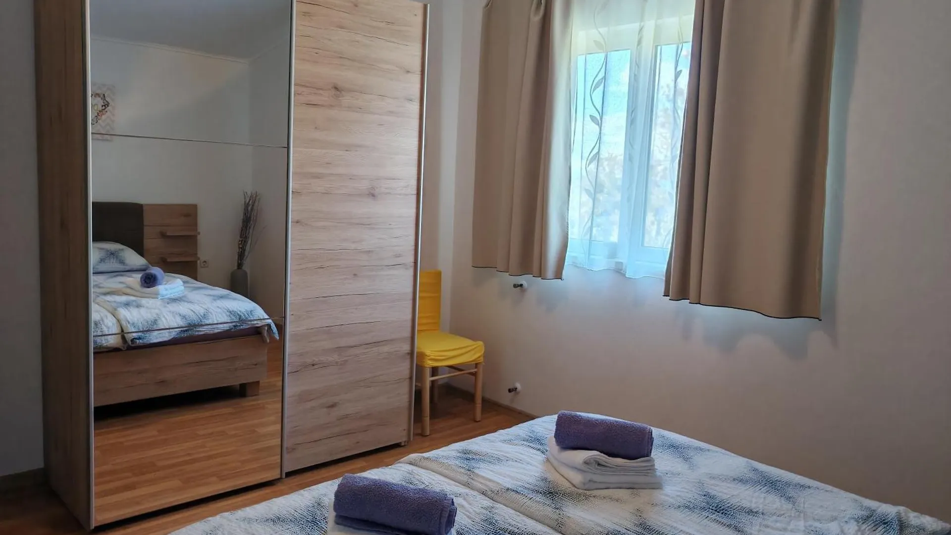 Apartment Seafront Apartmani Mira Gabric Lopar - Happy Rentals