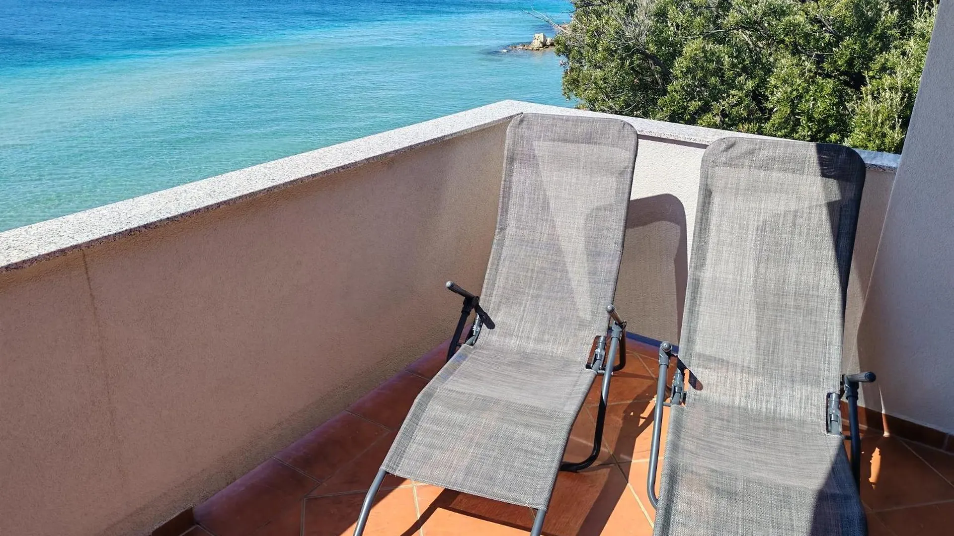 Seafront Apartmani Mira Gabric Lopar - Happy Rentals Croatia