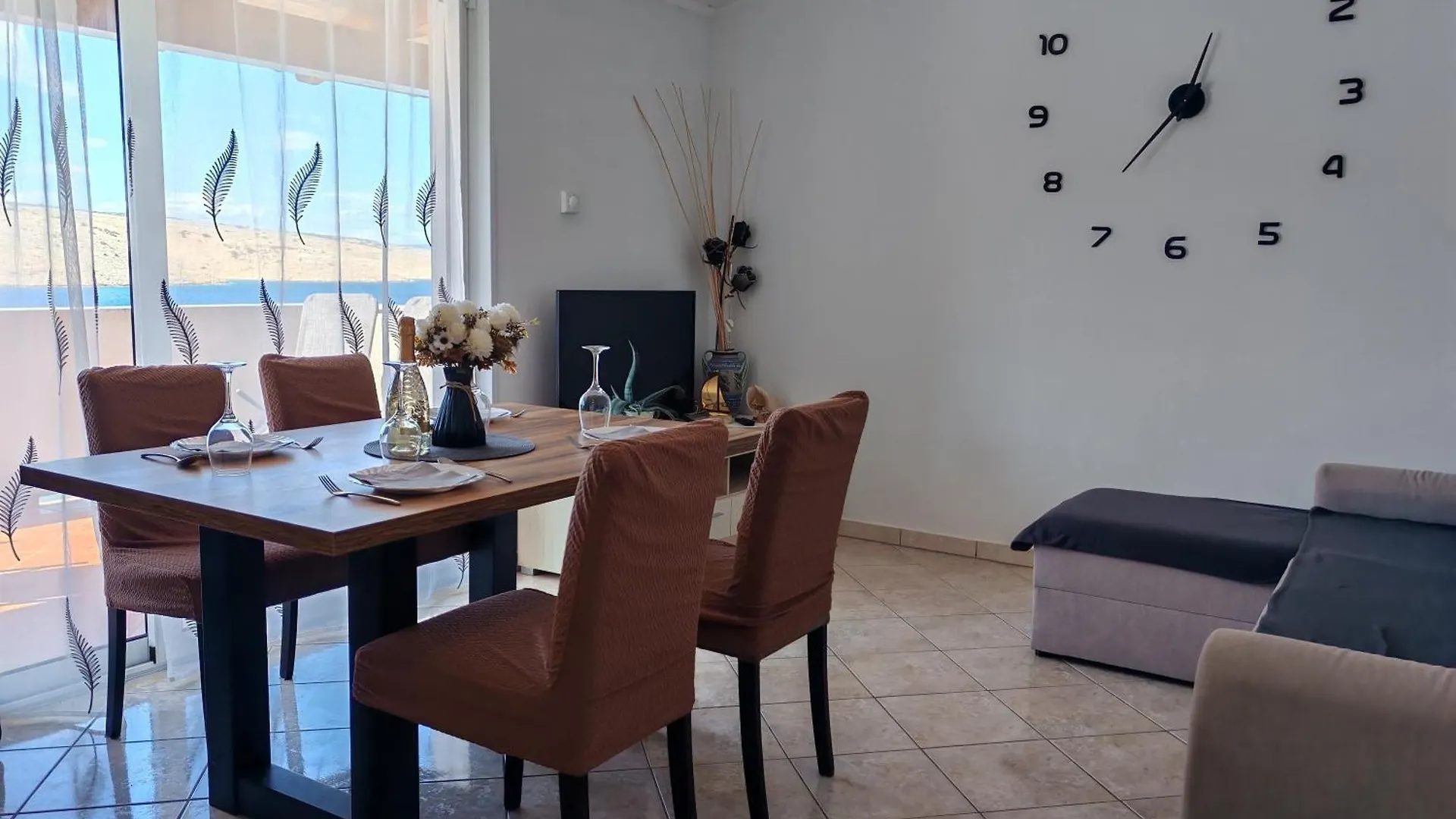 Seafront Apartmani Mira Gabric Lopar - Happy Rentals