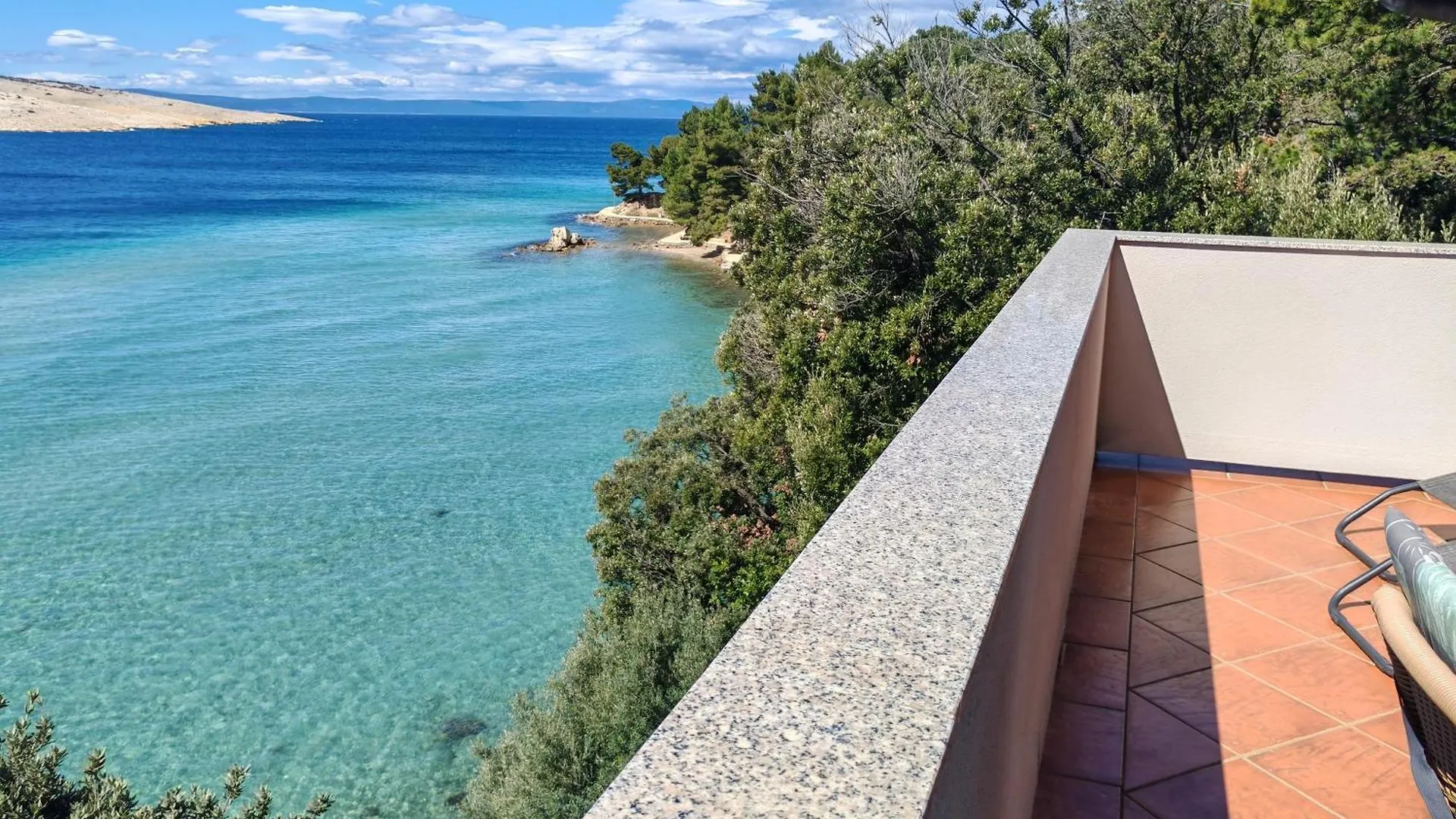 Apartment Seafront Apartmani Mira Gabric Lopar - Happy Rentals