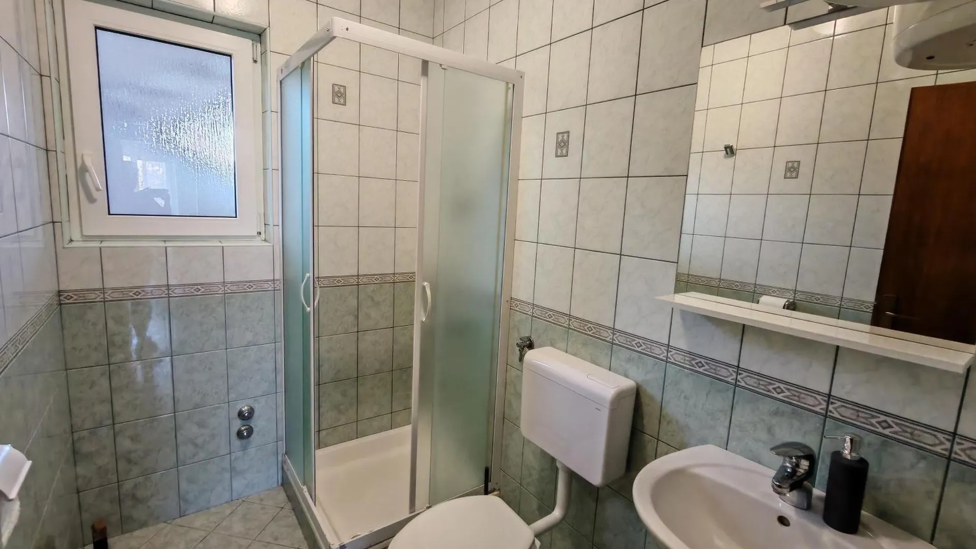 Seafront Apartmani Mira Gabric Lopar - Happy Rentals 0*,  Croatia