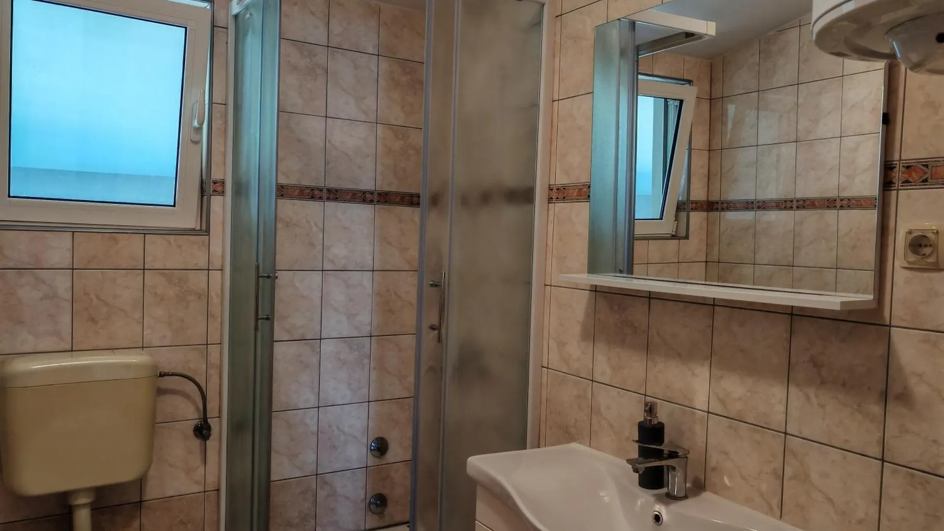 Seafront Apartmani Mira Gabric Lopar - Happy Rentals Apartmán