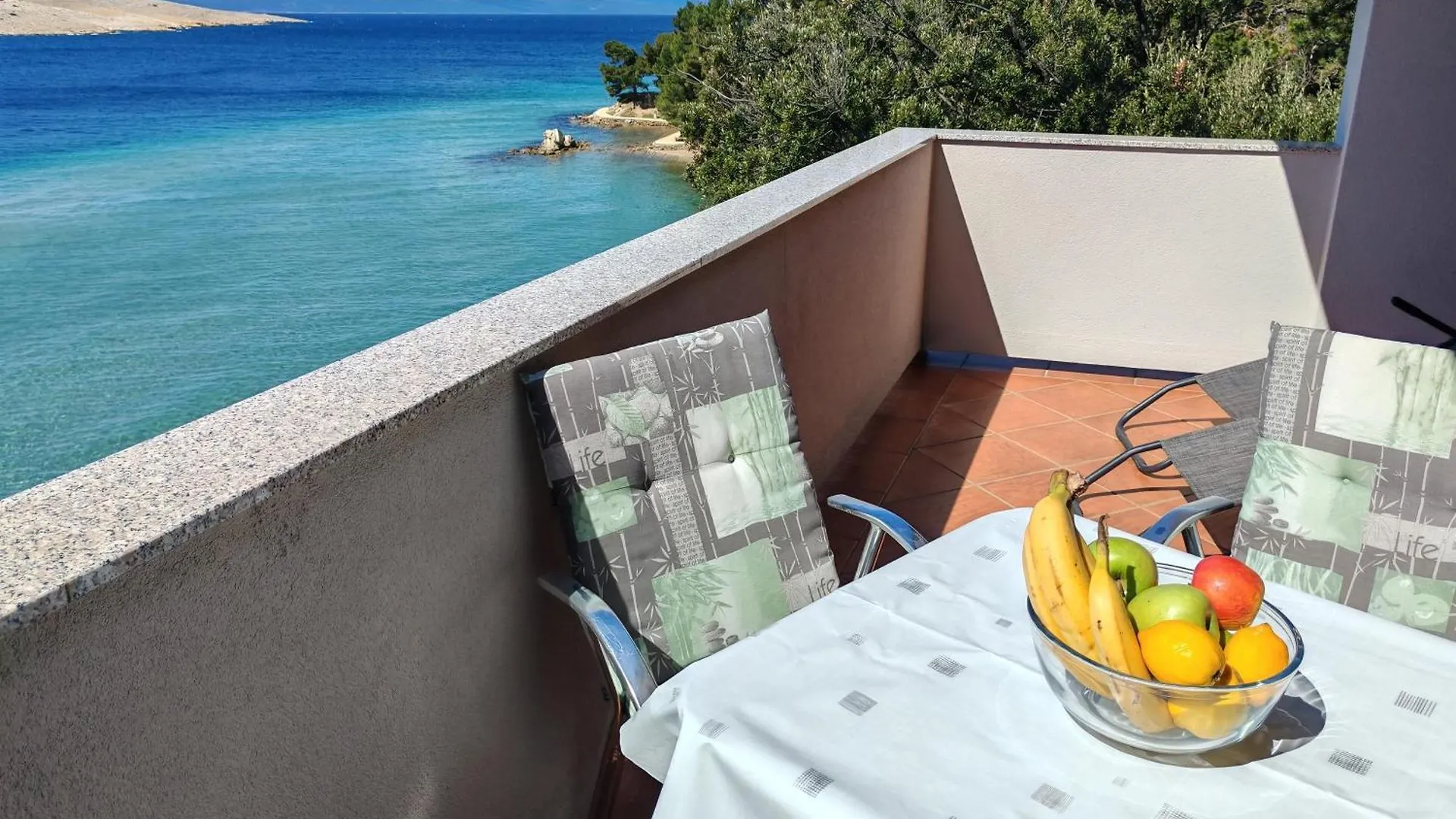 Seafront Apartmani Mira Gabric Lopar - Happy Rentals