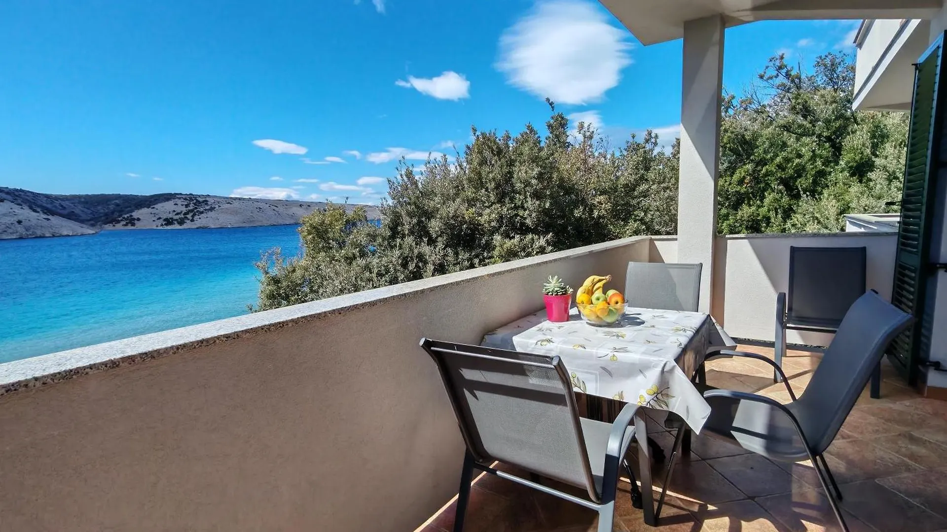 Seafront Apartmani Mira Gabric Lopar - Happy Rentals