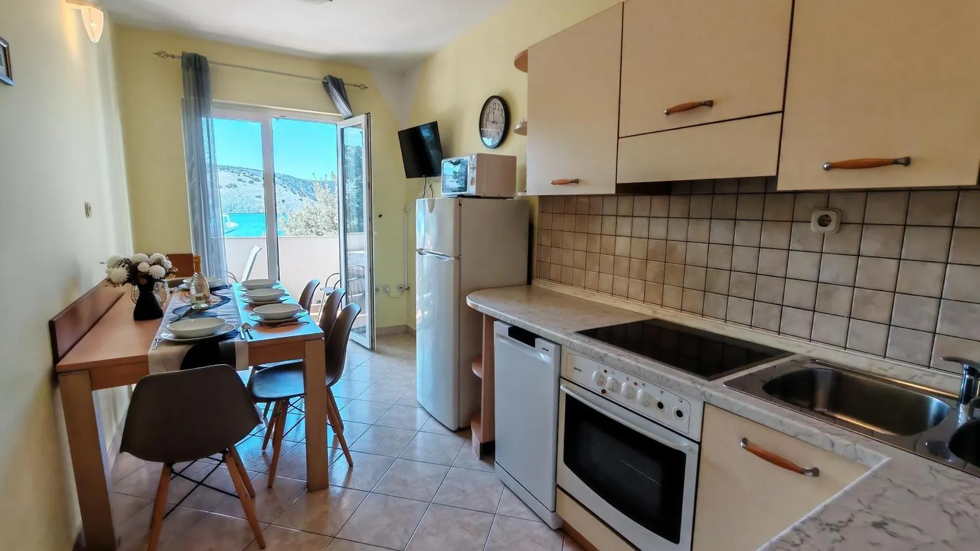 Seafront Apartmani Mira Gabric Lopar - Happy Rentals Apartmán