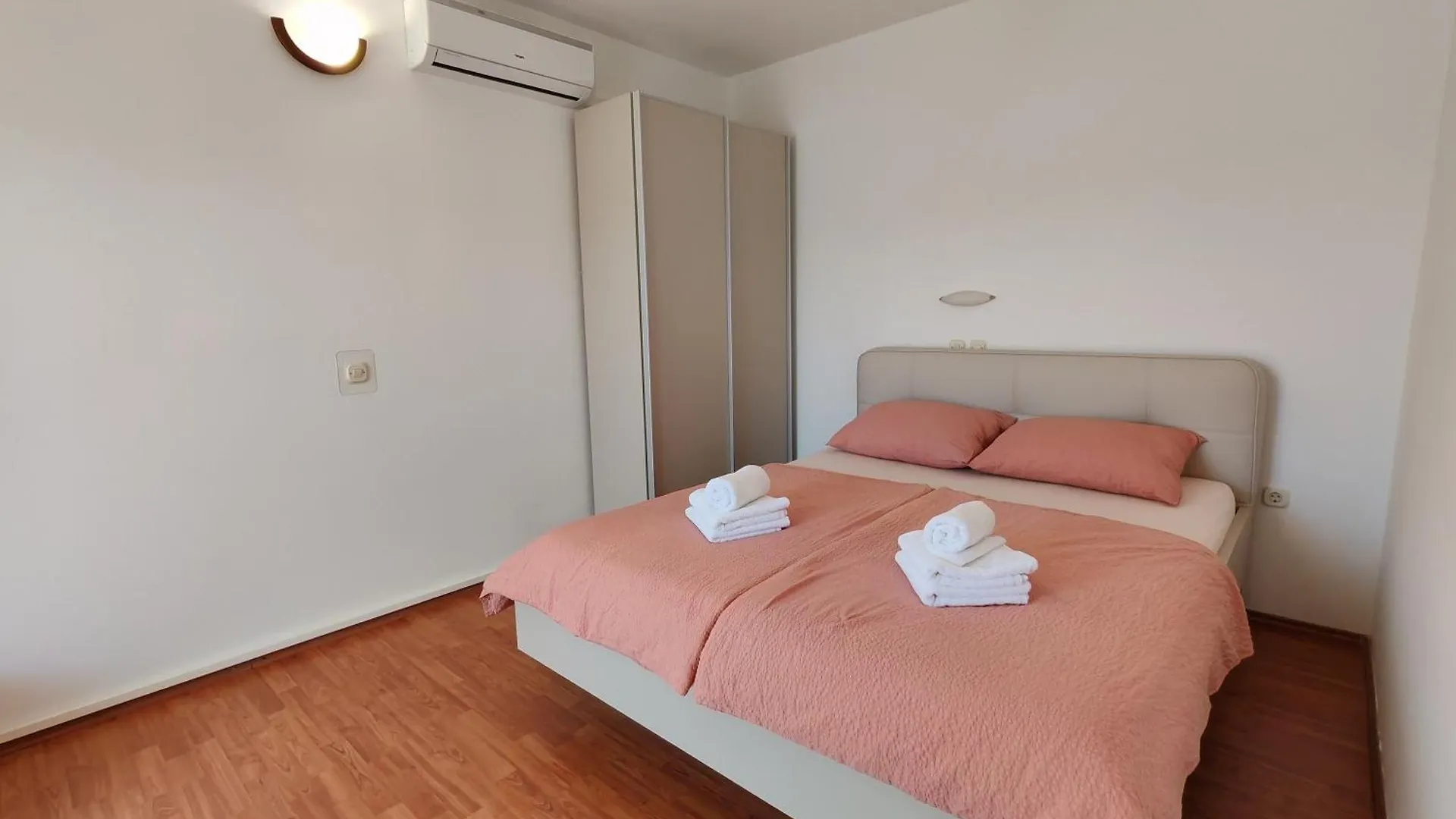 Appartamento Seafront Apartmani Mira Gabric Lopar - Happy Rentals